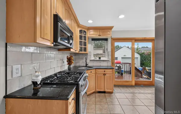 11 White ST, Valley Stream, NY 11580