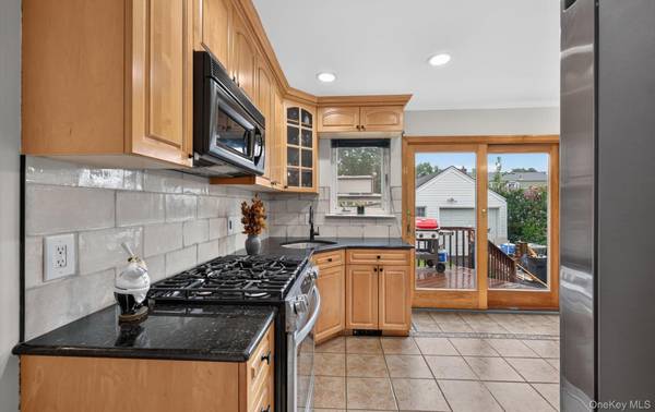 11 White ST, Valley Stream, NY 11580