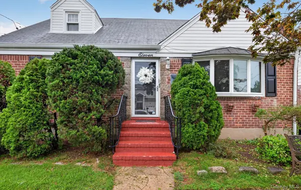11 White ST, Valley Stream, NY 11580