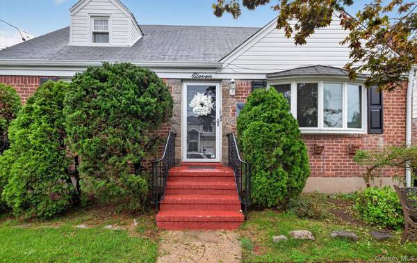 11 White ST, Valley Stream, NY 11580