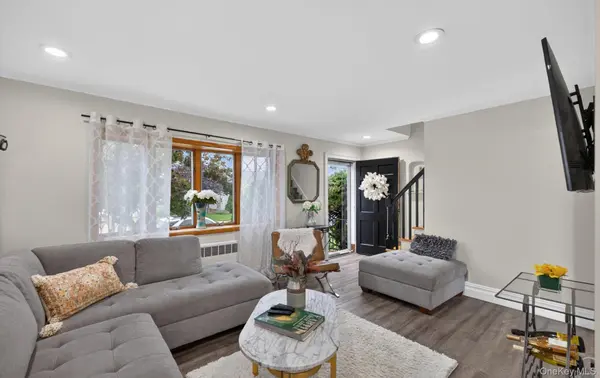 11 White ST, Valley Stream, NY 11580