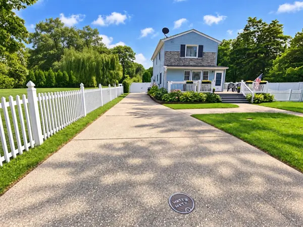 32 Pine ST, Selden, NY 11784