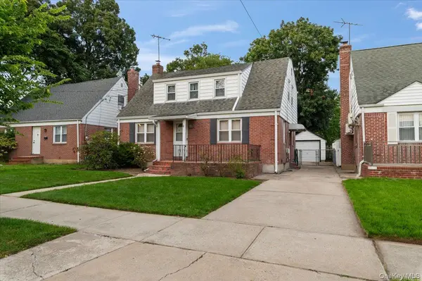 7607 Hewlett ST, New Hyde Park, NY 11040