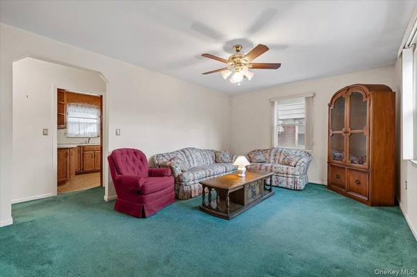 7607 Hewlett ST, New Hyde Park, NY 11040