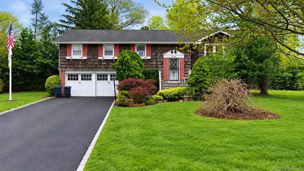 16 Wendy LN, East Northport, NY 11731