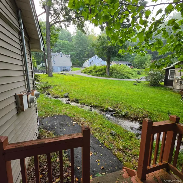 2 Storybrook LN, Wurtsboro, NY 12790