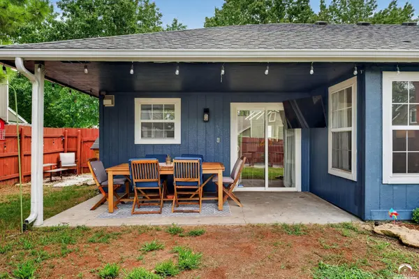 2725 Bishop ST, Lawrence, KS 66046
