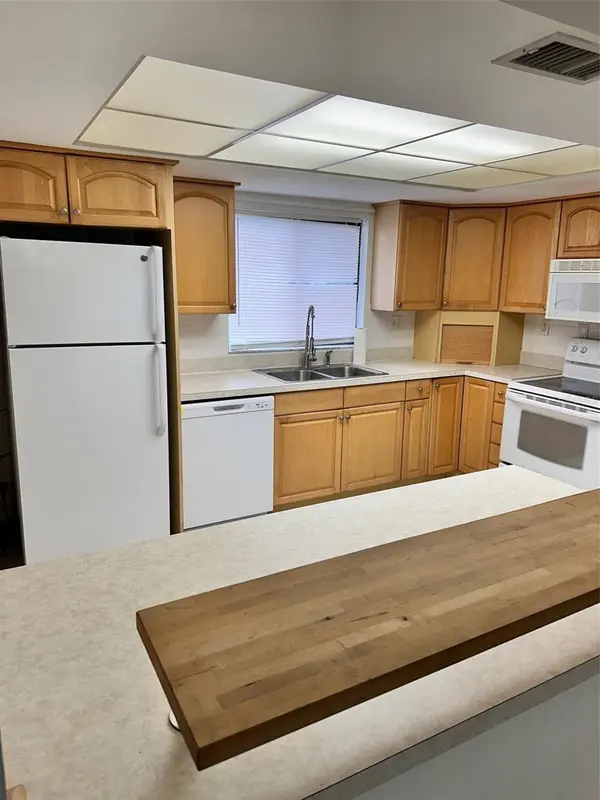 10775 VILLAGE CLUB CIR N #101, St Petersburg, FL 33716