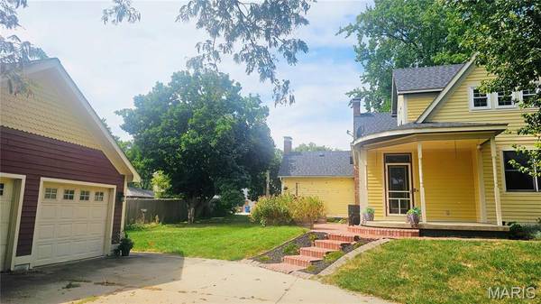 320 N Jefferson ST, Trenton, IL 62293