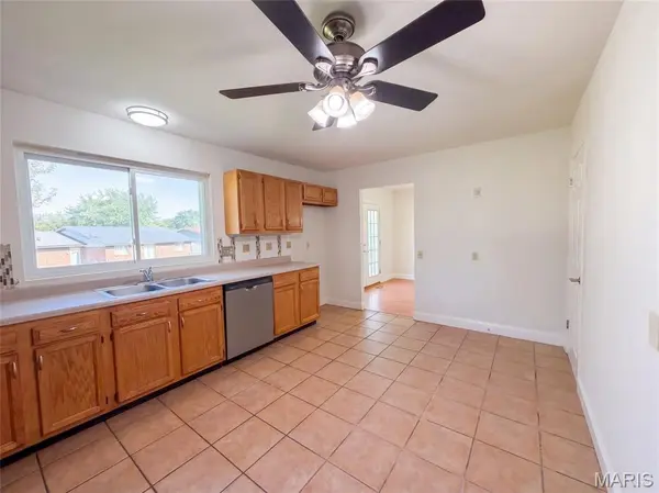 12132 Jerries LN, Florissant, MO 63033