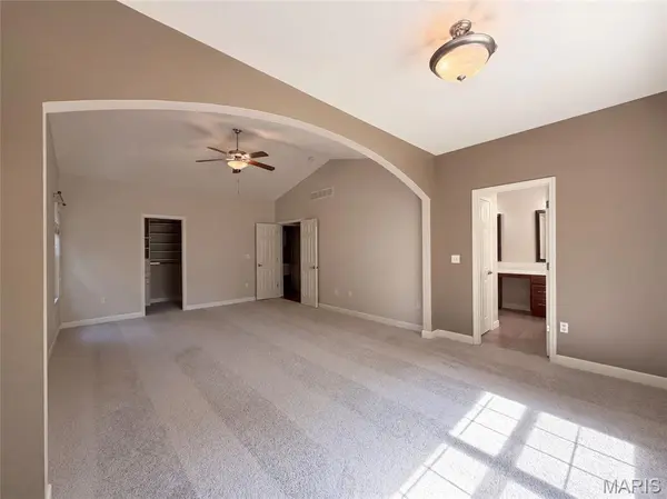 6 White Fang DR, Glen Carbon, IL 62034