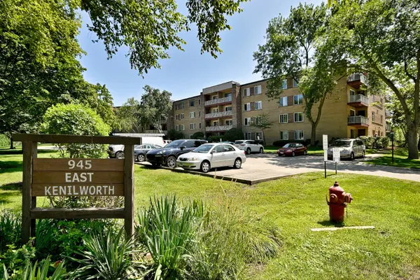 945 E Kenilworth AVE #325, Palatine, IL 60074