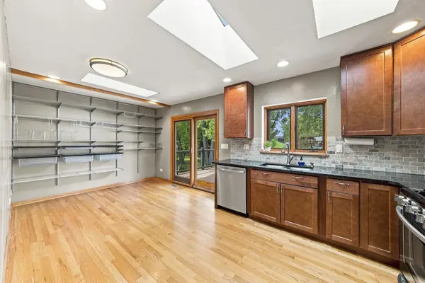 16 Joyce LN, Streamwood, IL 60107