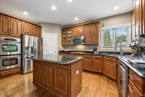 2071 Tunbridge TRL, Algonquin, IL 60102