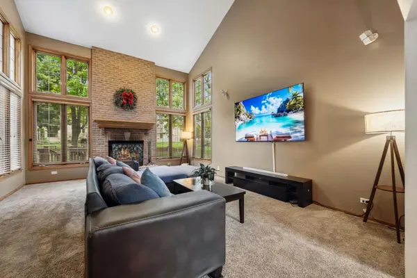 2071 Tunbridge TRL, Algonquin, IL 60102