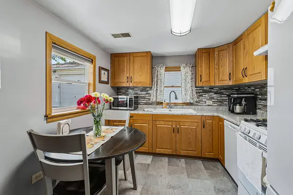 421 THORNTON ST, Lockport, IL 60441