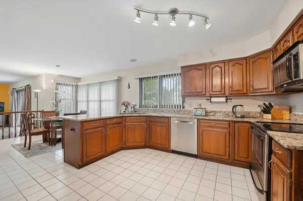 837 Heatherstone DR, Schaumburg, IL 60173