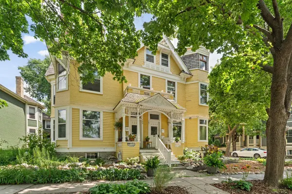 107 Island AVE W, Minneapolis, MN 55401
