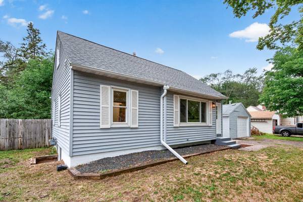 11 Edge DR, Circle Pines, MN 55014