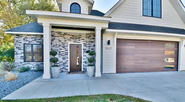 1022 Gardner ST E, Wayzata, MN 55391