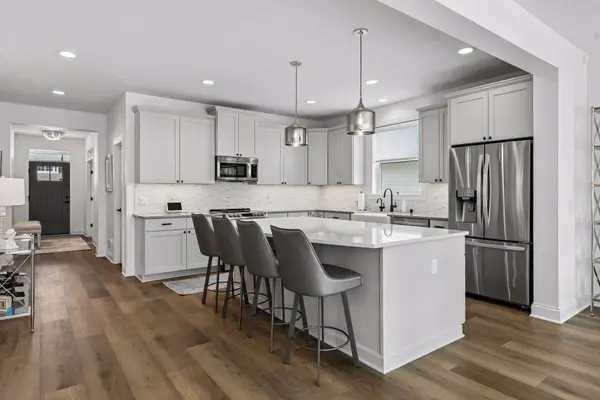 1114 Mehegan LN, White Bear Lake, MN 55127