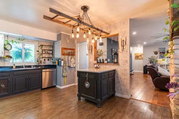 313 W HIGHLAND DR, Oconto Falls, WI 54101