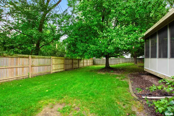305 LEXINGTON DR, Washington, IL 61571