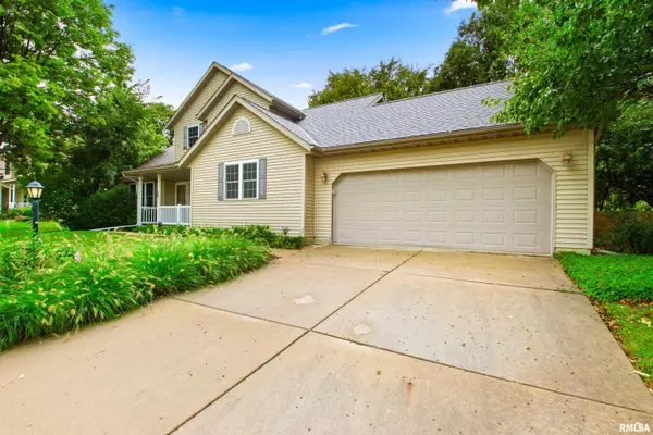 305 LEXINGTON DR, Washington, IL 61571