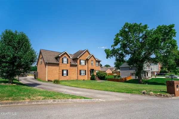 7424 Castlegate Blvd, Knoxville, TN 37918