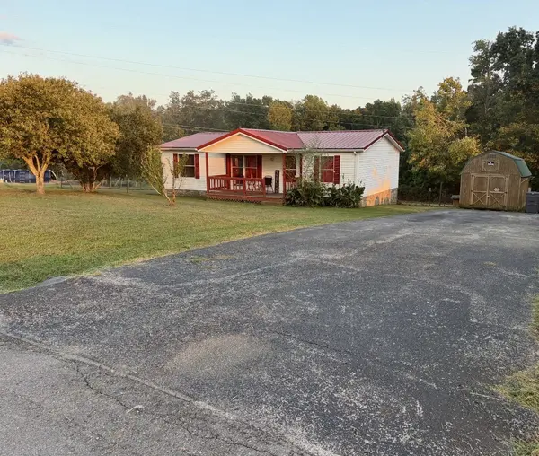 994 Pointe Ln, Lafayette, TN 37083