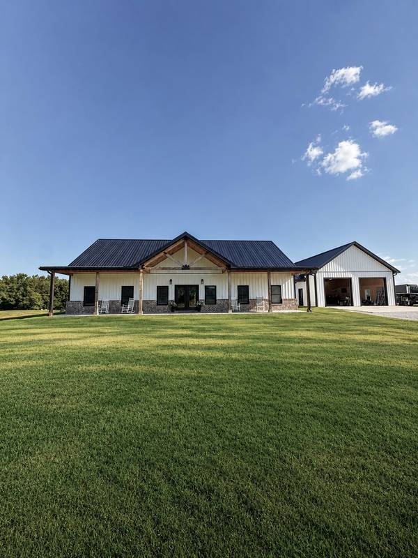 1785 Mosley Ferry Rd, Chapmansboro, TN 37035