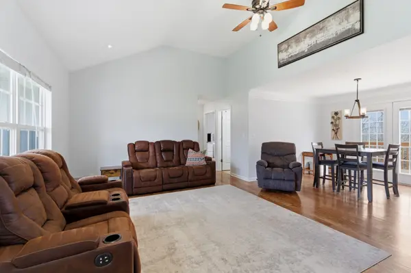 3080 Bowker Rd, Charlotte, TN 37036