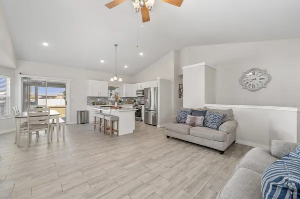 703 S Red Oaks Cir, Wichita, KS 67207