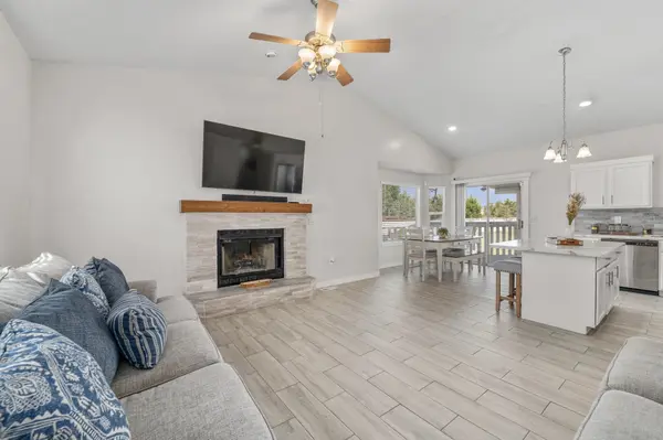 703 S Red Oaks Cir, Wichita, KS 67207