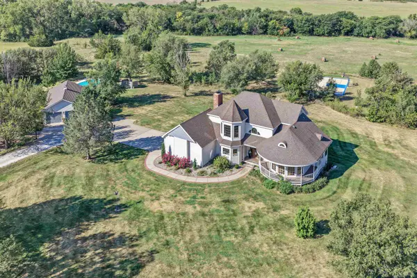 356 S Country Estates Dr, Salina, KS 67401