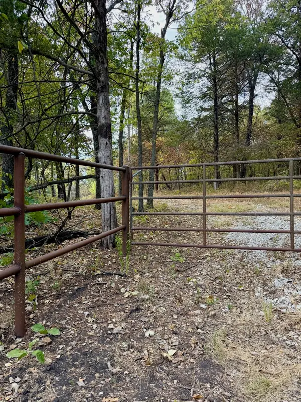 12455 E 1050, Stockton, MO 65785