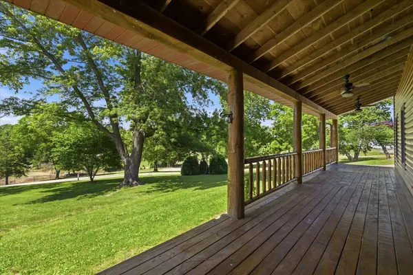 1518 Sand Hill LN, Fordland, MO 65652
