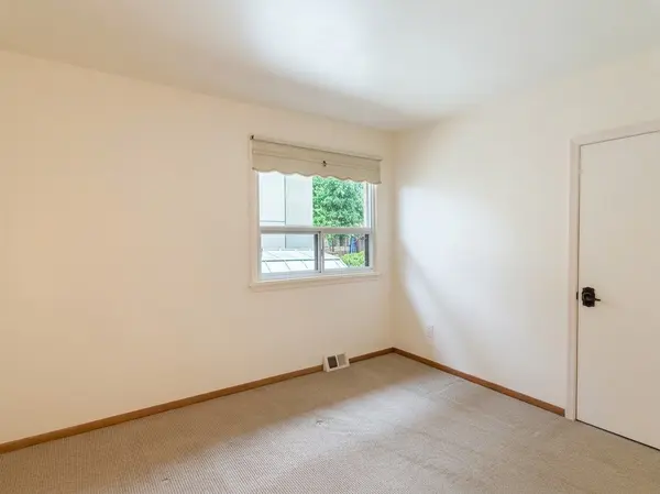 31 Cheshire DR, Toronto W08, ON M9B 2N7