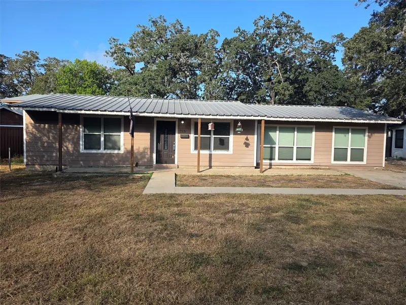 715 Vogel ST, Rockdale, TX 76567