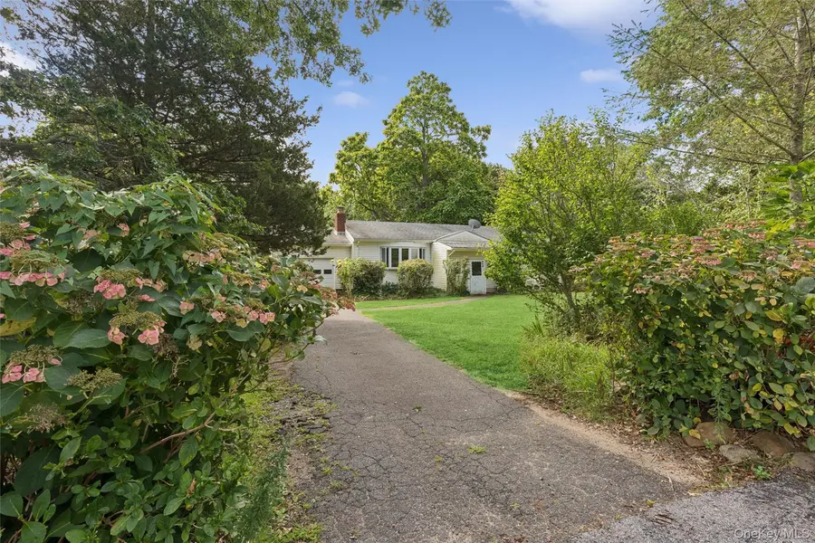 650 Greenfields LN, Southold, NY 11971