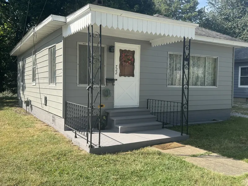 722 E Taylor ST, Benton, IL 62812