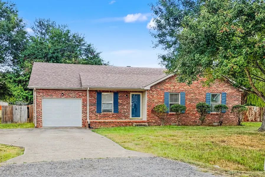 624 Flower Dr, Clarksville, TN 37040