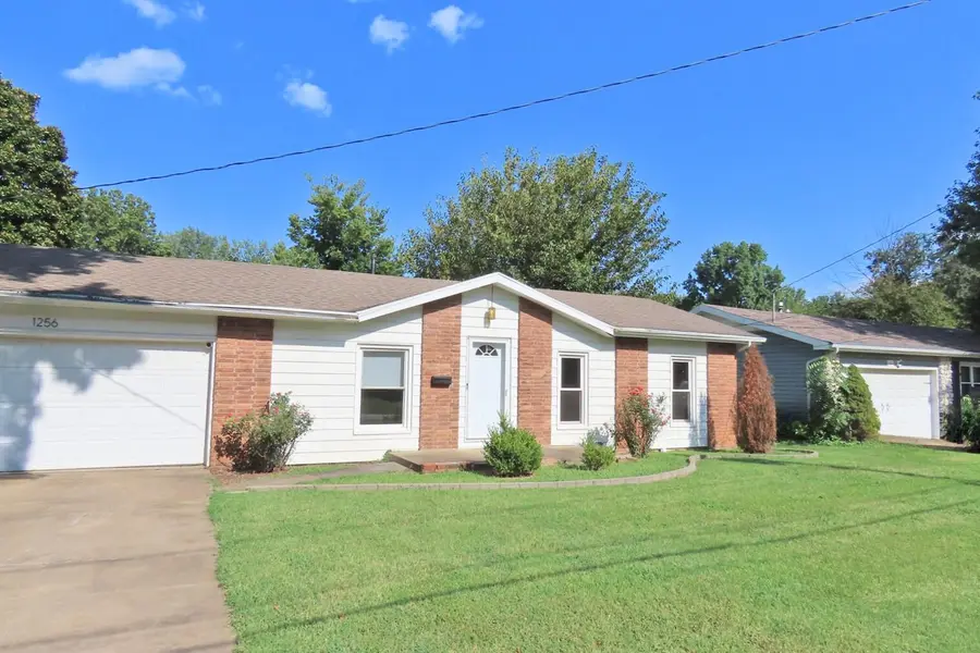 1256 S Meadowview AVE, Springfield, MO 65804