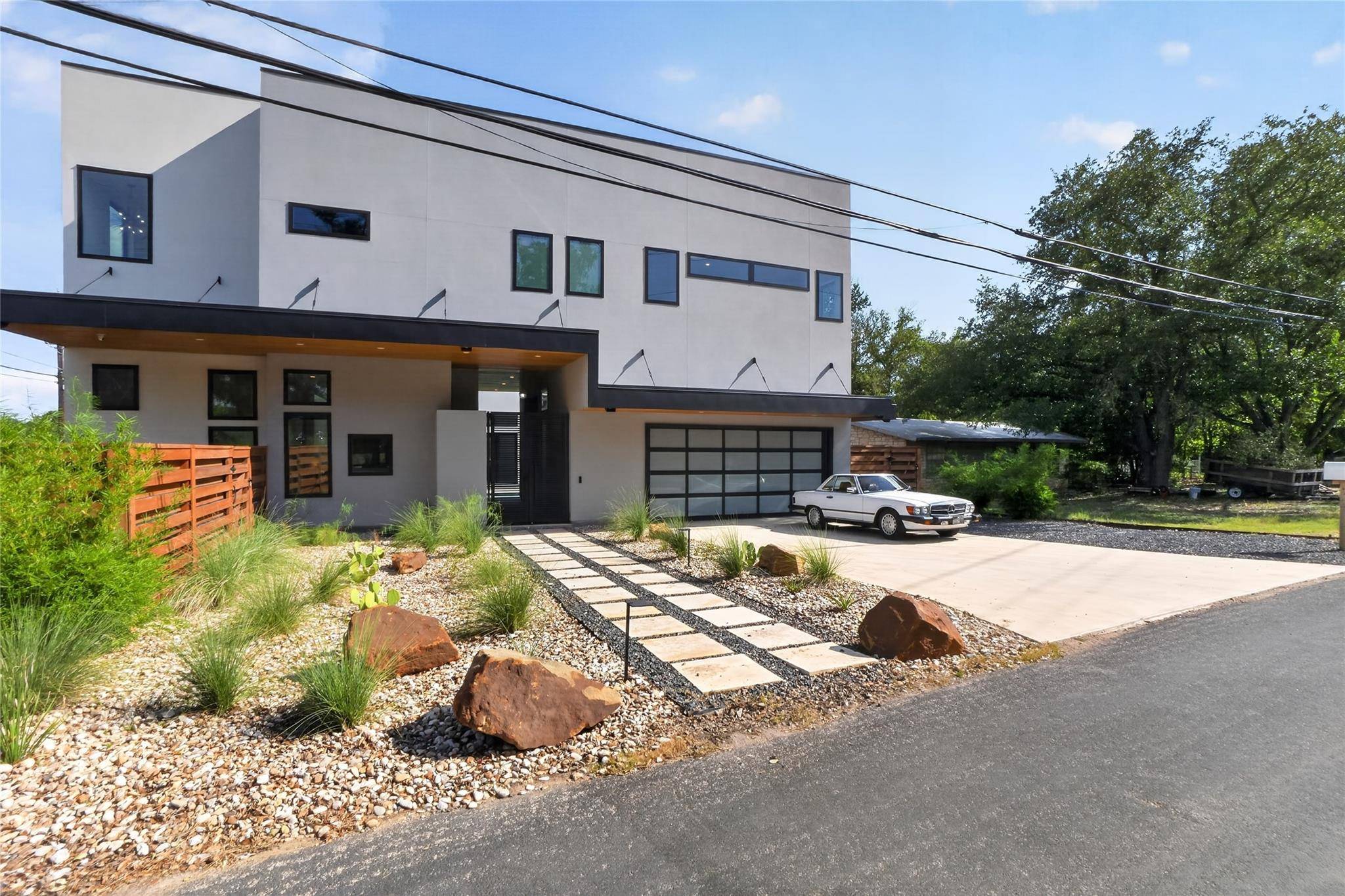 2009 San Juan DR, Austin, TX 78733