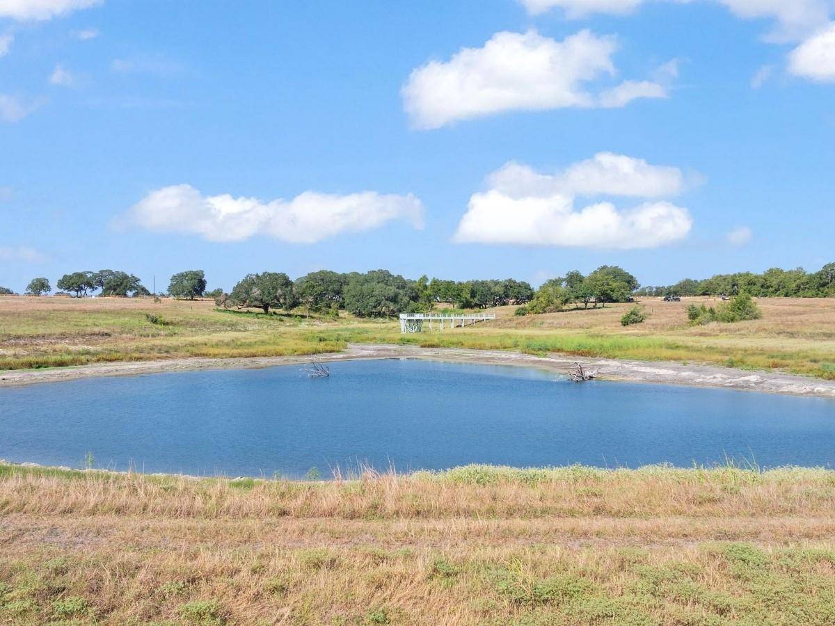 3147 FM 956, Schulenburg, TX 78956