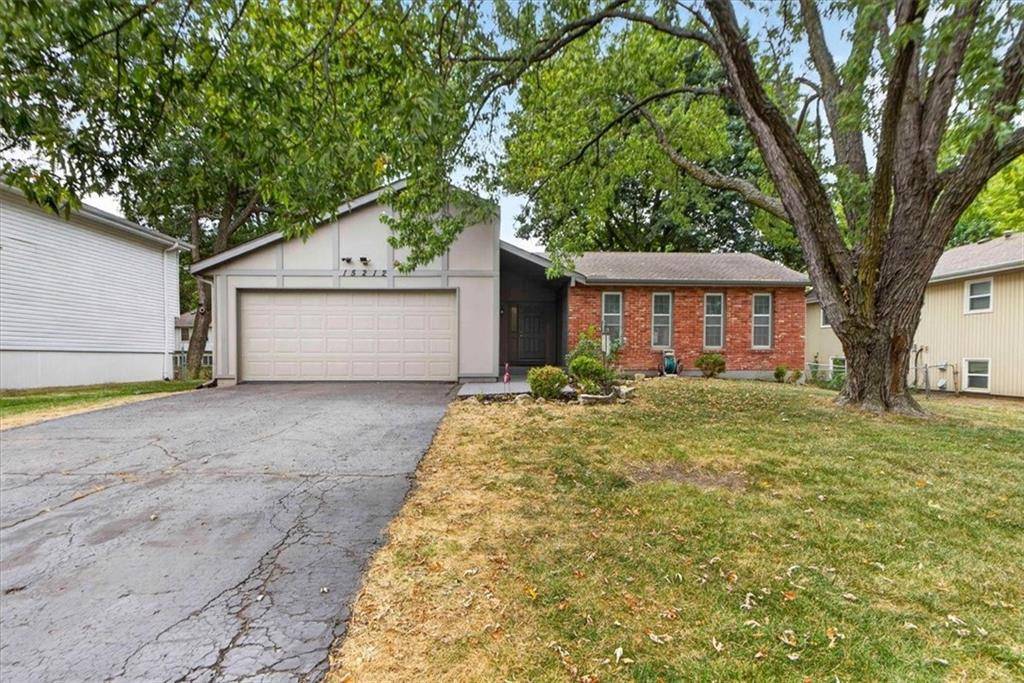 15212 W 152nd CIR, Olathe, KS 66062