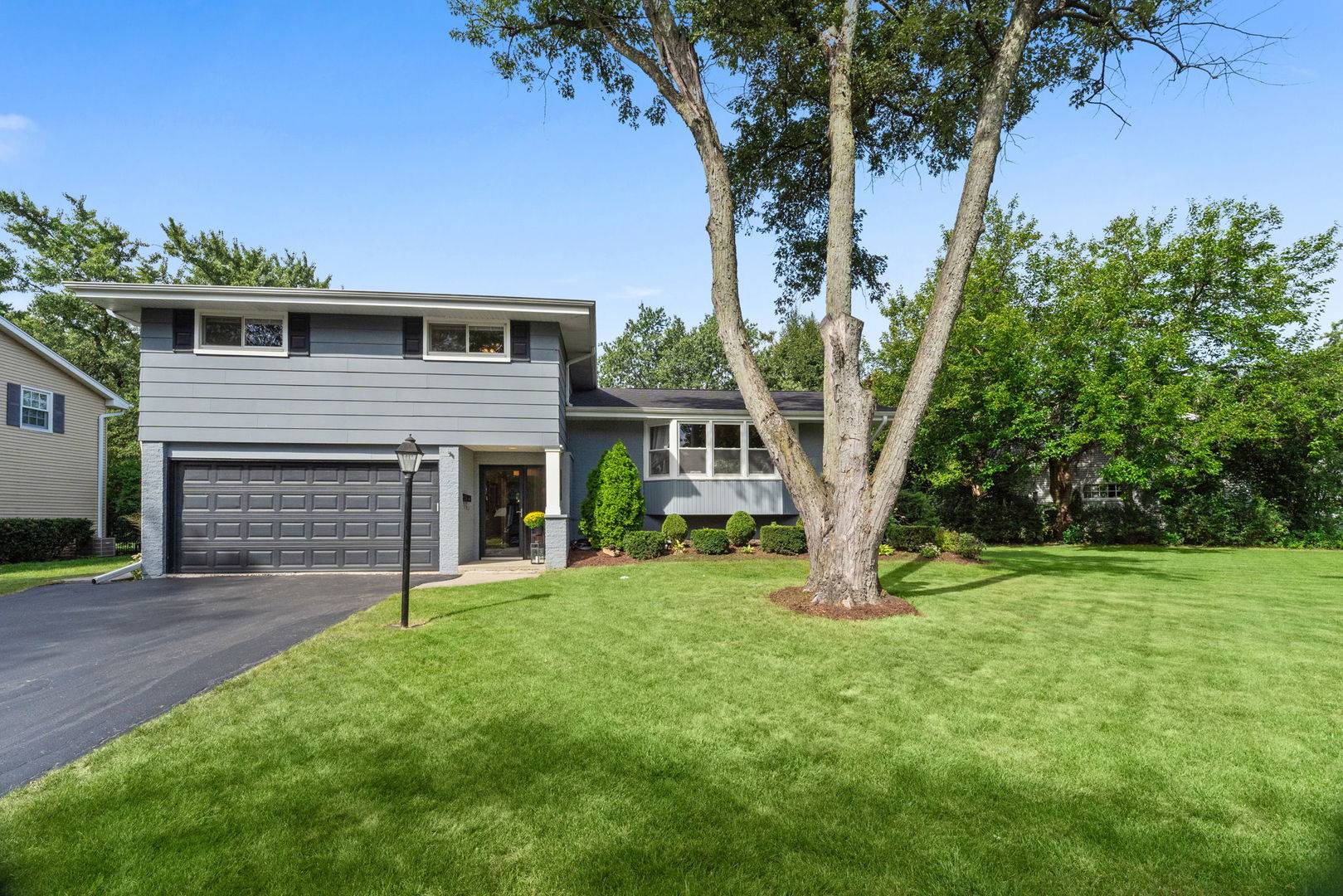 1630 Imperial DR, Glenview, IL 60026