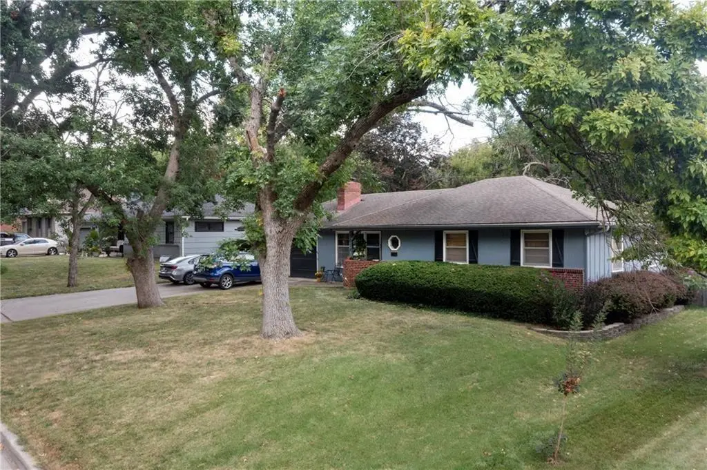 5019 Pawnee DR, Roeland Park, KS 66205