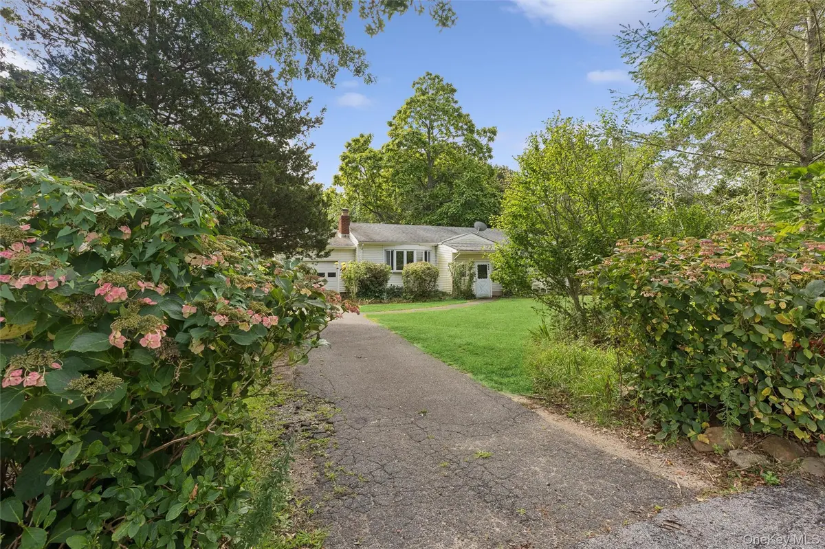 650 Greenfields LN, Southold, NY 11971
