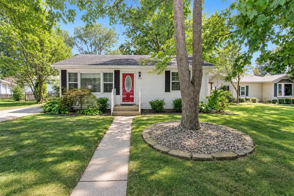 1213 Farrand AVE, La Porte, IN 46350